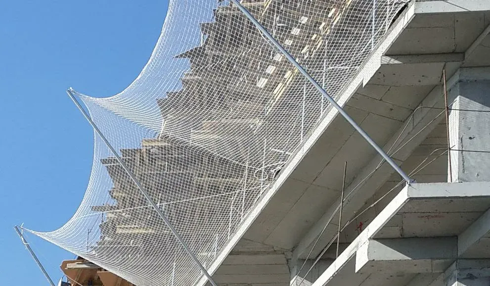 Защитно-улавливающая сетка ЗУС: требования ГОСТ, нормы монтажа и цены